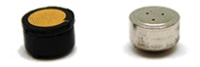 Développement conjoint du premier système de chargement sans fil au monde *2 pour appareils auditifs utilisant une batterie rechargeable *1 Interchangeable avec les batteries courantes d’appareil auditif 